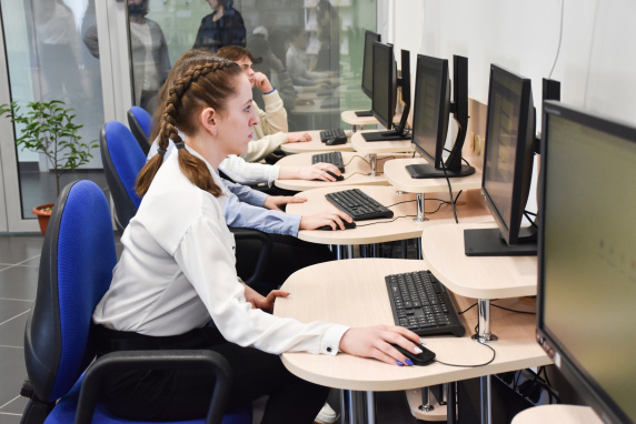 Для белгородских школьников открыт дополнительный набор на курсы программирования «Код будущего».
